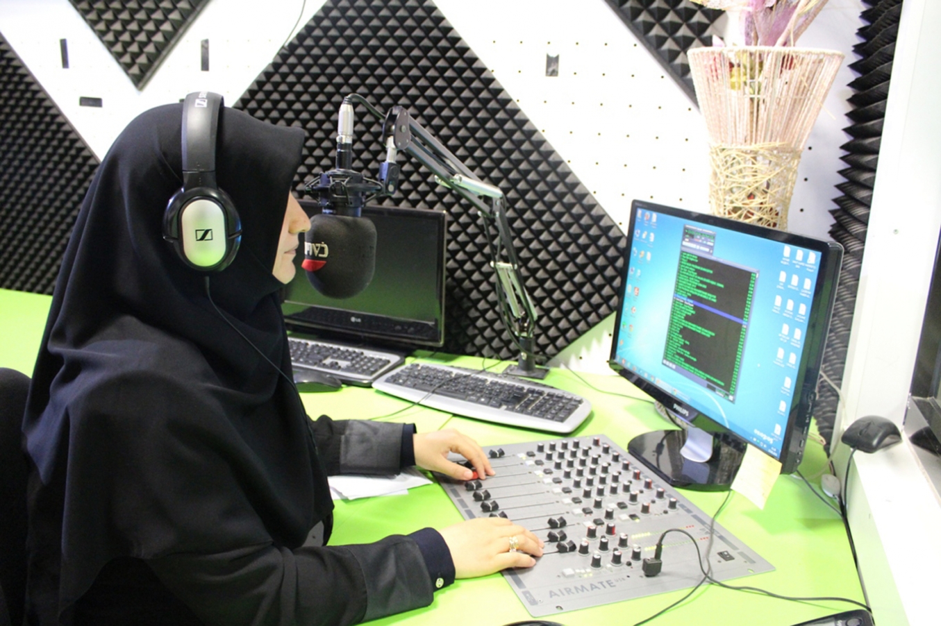 Halkı hakka çağıran radyo: Çağrı FM Halkı hakka çağıran radyo: Çağrı FM